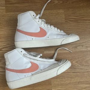 Used only 3 times. Good condition, very minimal signs of wear.